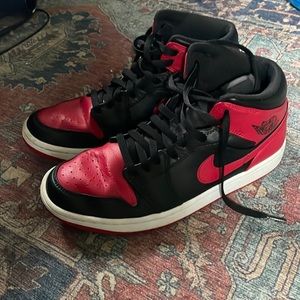 Jordan 1 mid black/red